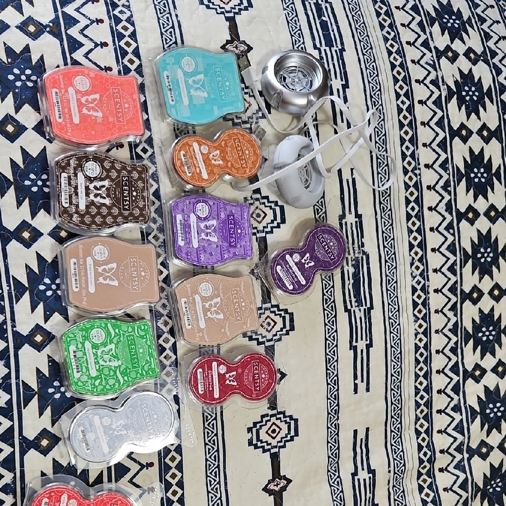 Scentsy Colorful Wax Melts Set with Silver Warmer